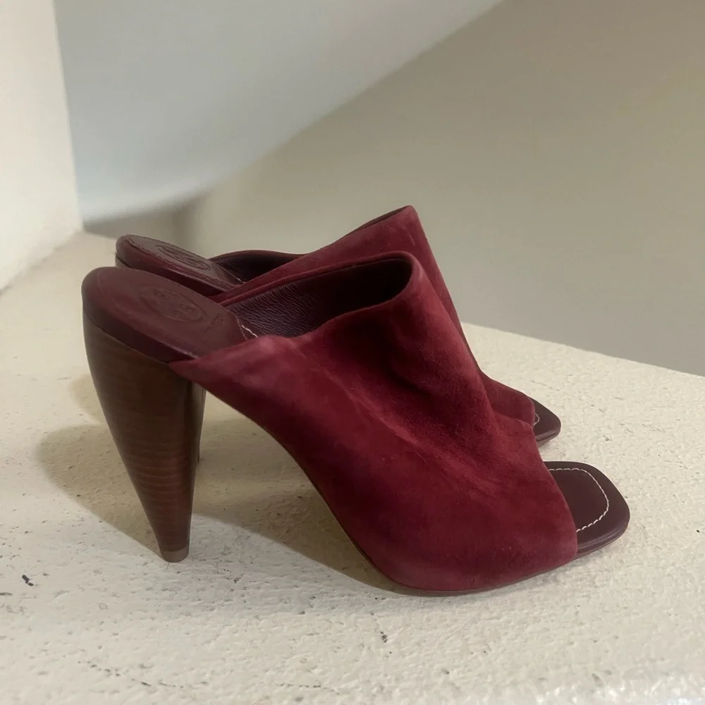 Tory Burch Maroon Red Ellis Suede Thick Heeled Mules Sandals Open Toes‎ Size 7